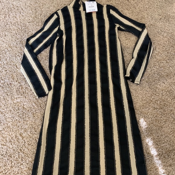 COPY - Cool Zara Dress - Picture 2 of 2